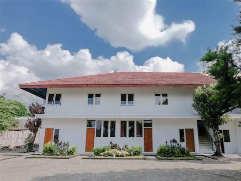 Oyo 888 Grand Ijen Guest House Malang Exterior photo