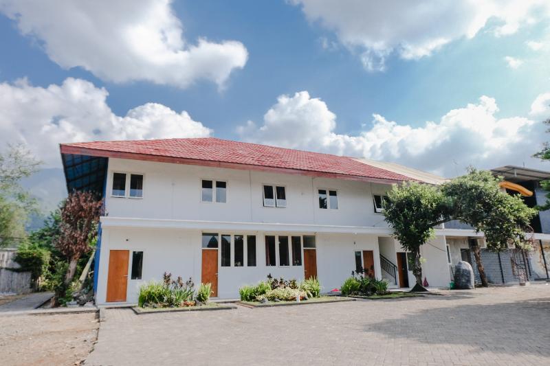 Oyo 888 Grand Ijen Guest House Malang Exterior photo