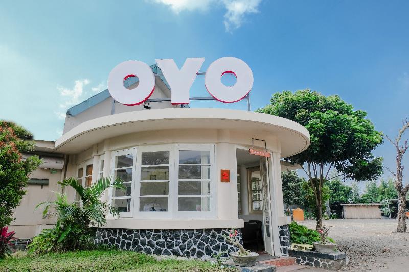 Oyo 888 Grand Ijen Guest House Malang Exterior photo