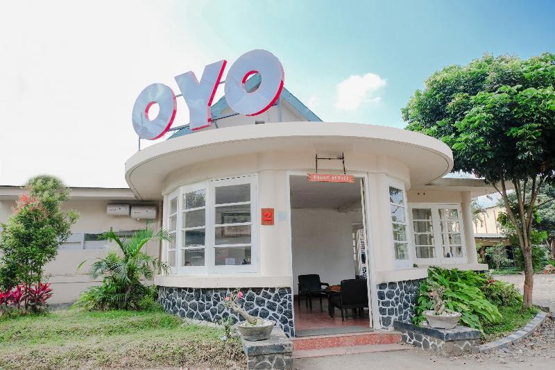 Oyo 888 Grand Ijen Guest House Malang Exterior photo